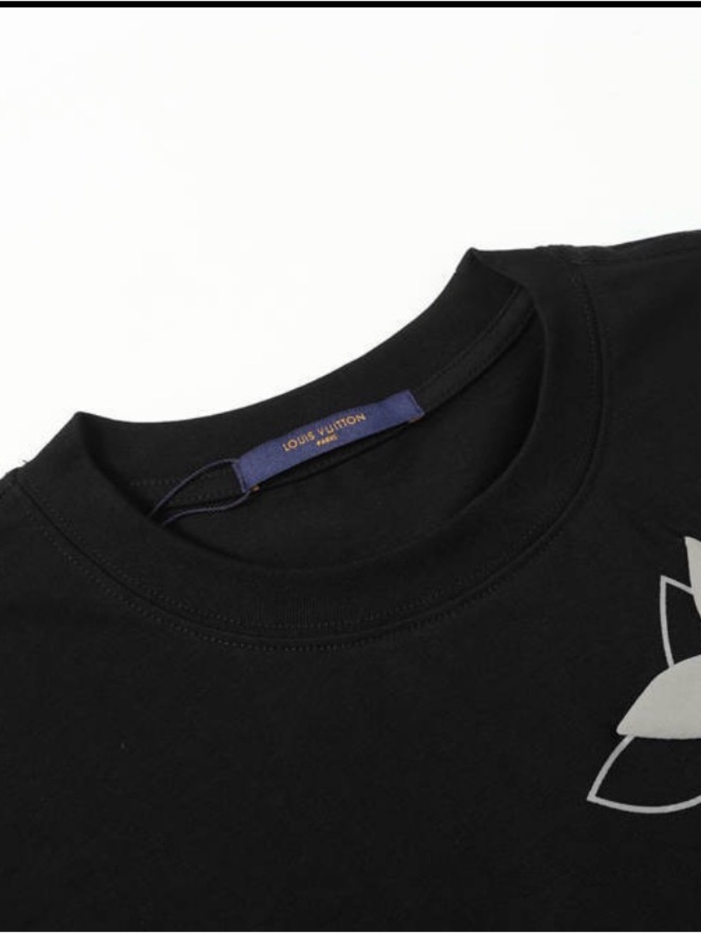 Louis Vuitton Black T-Shirt with Ivory Monogram Motifs - Picture 3 of 4